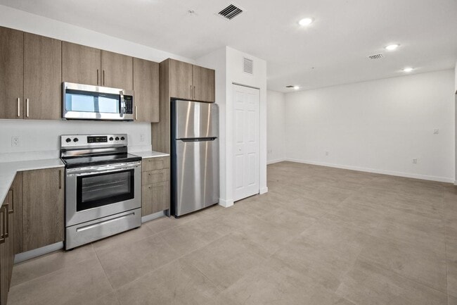 Photo - 1295 W 69th St