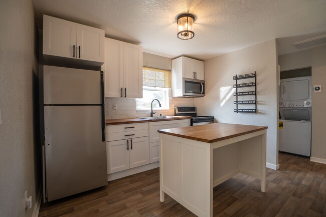 Kitchen - 543 W Hancock St Townhome