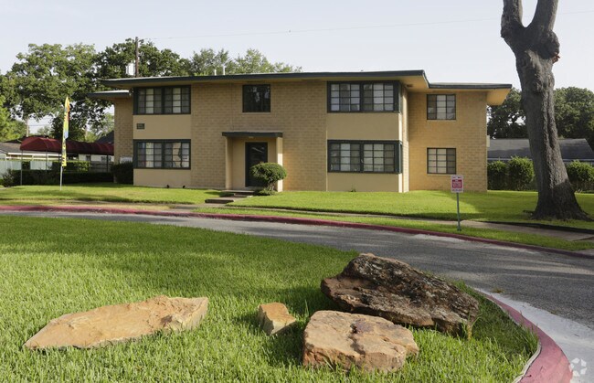 Photo - Lawndale Village Apts