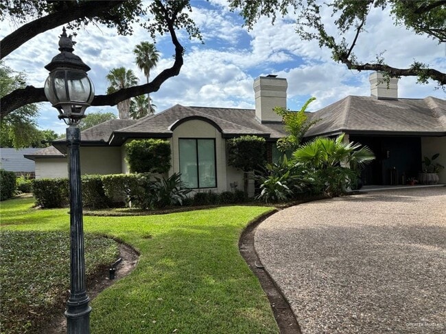 Photo - 11 SW Greenbriar Square