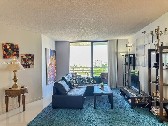 Photo - 3300 NE 192 St Unidad PH10