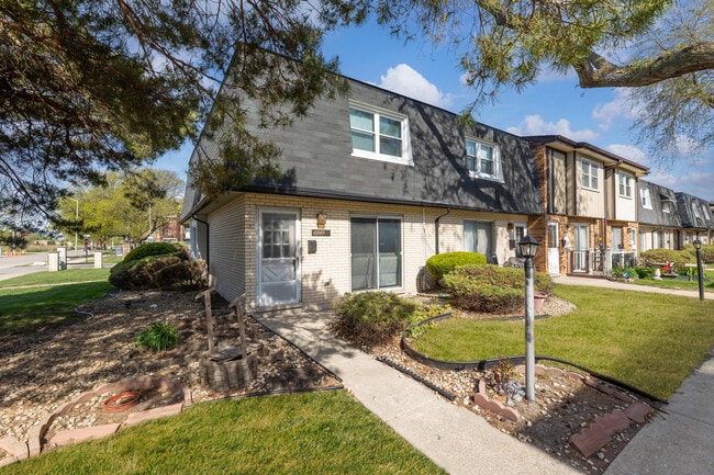 Photo - 10445 Massasoit Ave Townhome