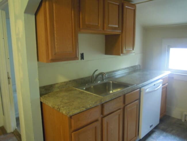 Building Photo - 822 Westcott St Rental