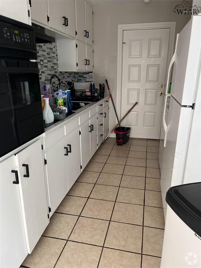 Building Photo - 301 Polk St Rental