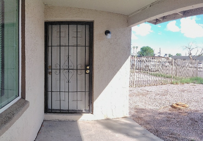 Photo - 6742 W Palmaire Ave Unidad 2