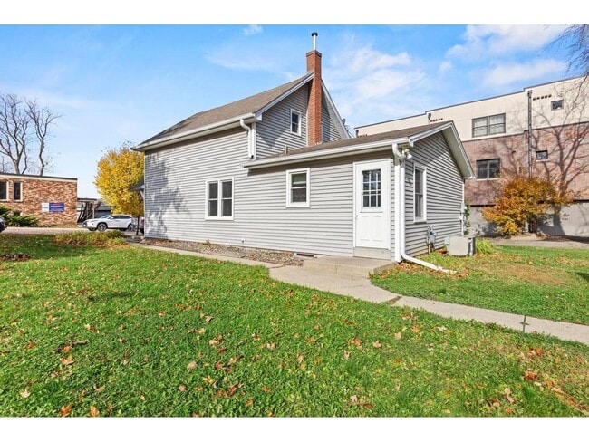 Photo - 120 2nd St N