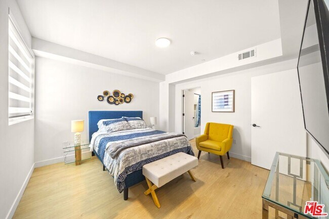 Photo - 497 N St Andrews Pl