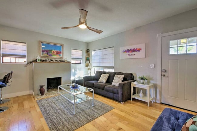 Building Photo - 1002 E Palm Ln Unit ID1245891P Rental