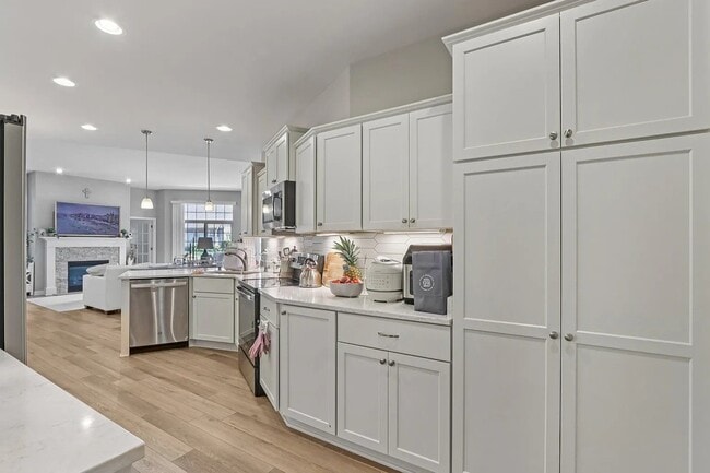 4437 Creekside Pass