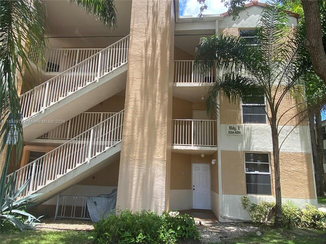 Photo - 8284 NW 24th St Unidad 8284 Rental