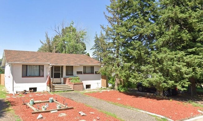 Building Photo - 2117 20th Street Rd Unit Lower Level