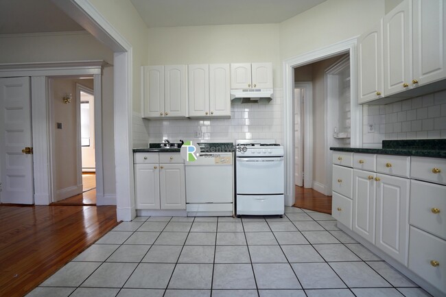 Photo - 72 Gardner St Unit E2