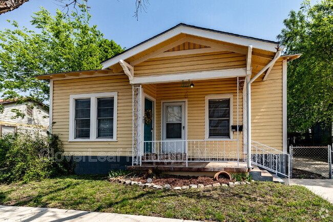 Building Photo - 323 Barrera St Rental