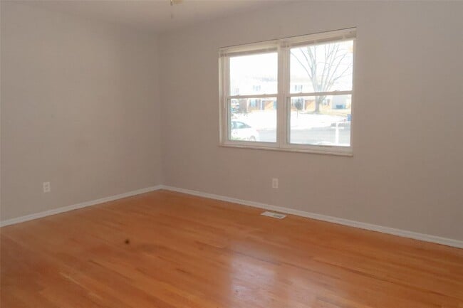 Photo - 835 Cole Blvd