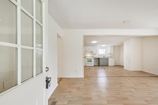Photo - 1749 Max Rd