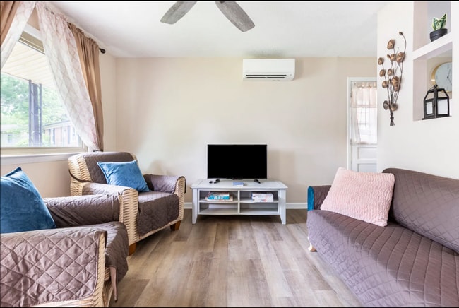 Photo - 392 Winchester Rd