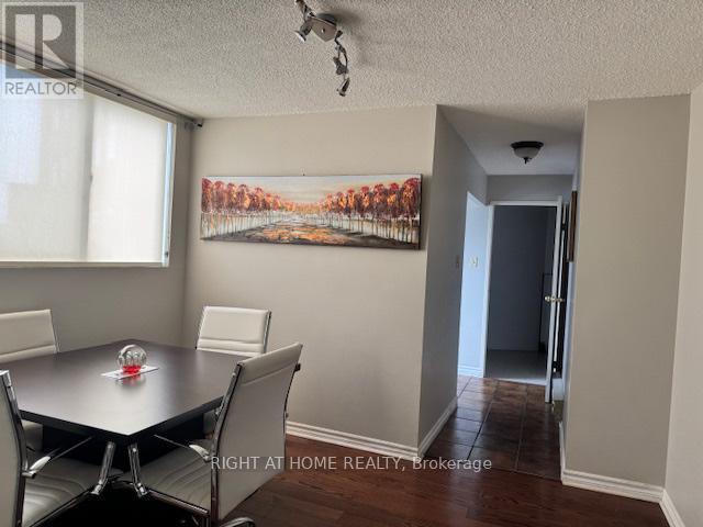 Photo - 3700 Kaneff Crescent Unité 802