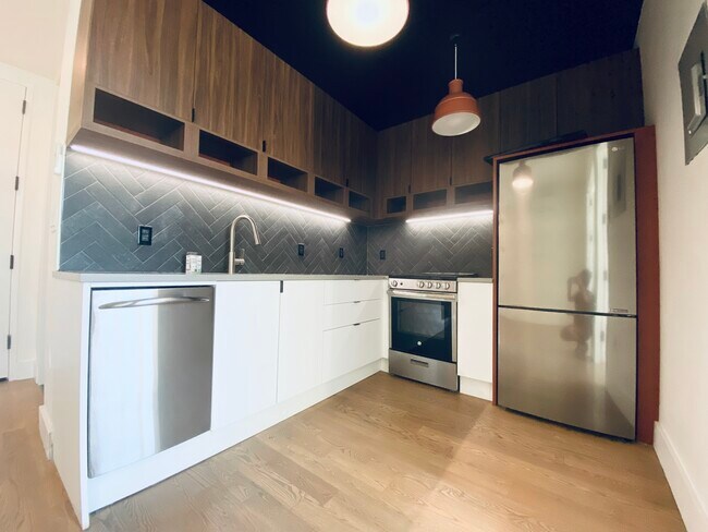 Photo - 824 Lexington Ave