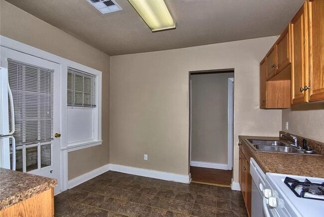 Photo - MAJOR PRICE DROP! Excellent home located in Kendall - Whittier!