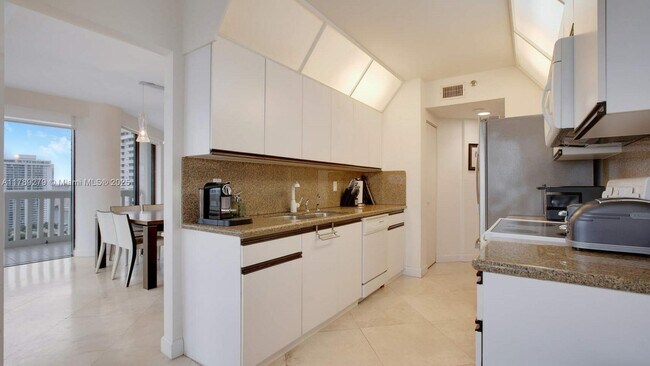Photo - 1000 W Island Blvd Unit 2409