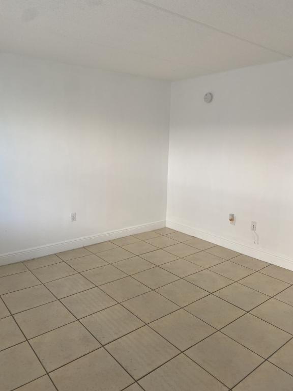 Photo - 730 Michigan Ct