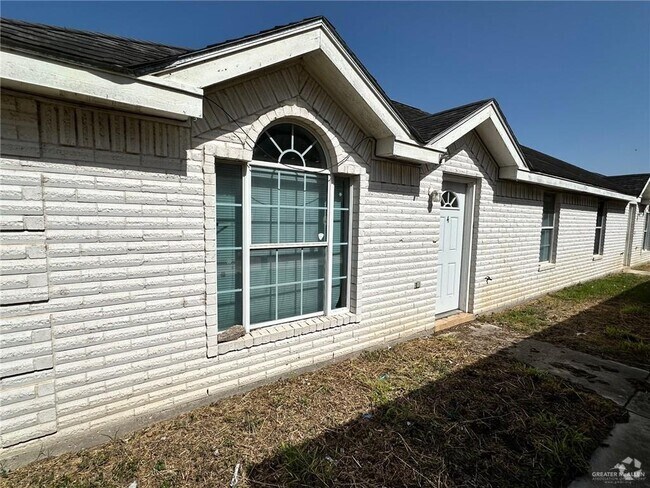Building Photo - 613 La Mancha Dr Unit 4 Rental