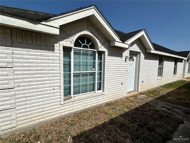 Building Photo - 613 La Mancha Dr Unit 4 Rental