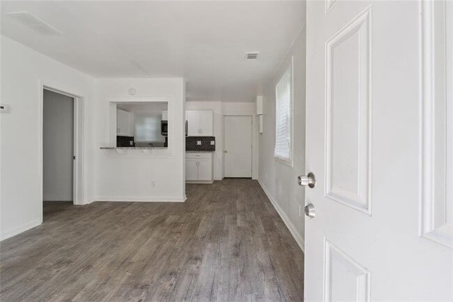 Photo - 1098 Smith St SW