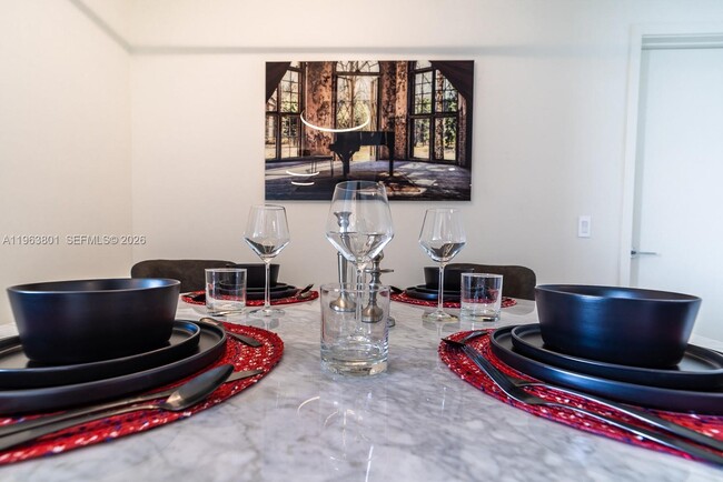 Photo - 2000 Metropica Wy Unidad 806