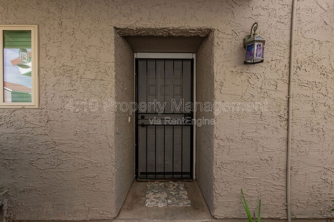 Photo - 405 E Linda Ln