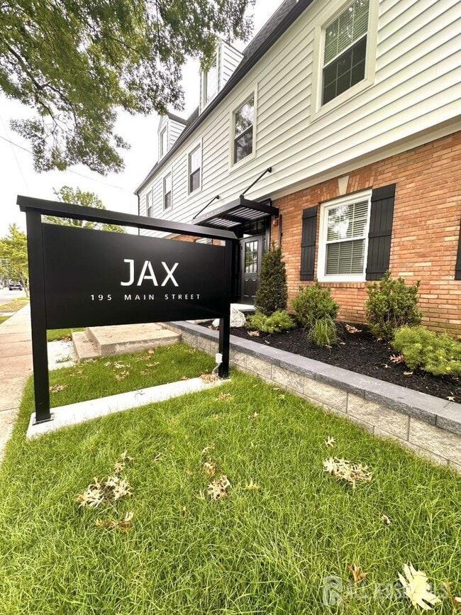 Building Photo - 195 Main St Unit 303