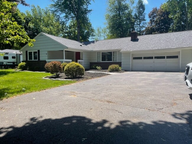 Building Photo - 223 Fairport Rd
