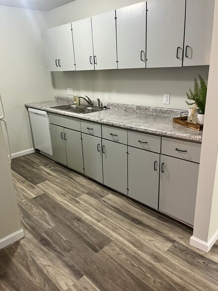 1380 1 Bed 1 Bath Kitchen