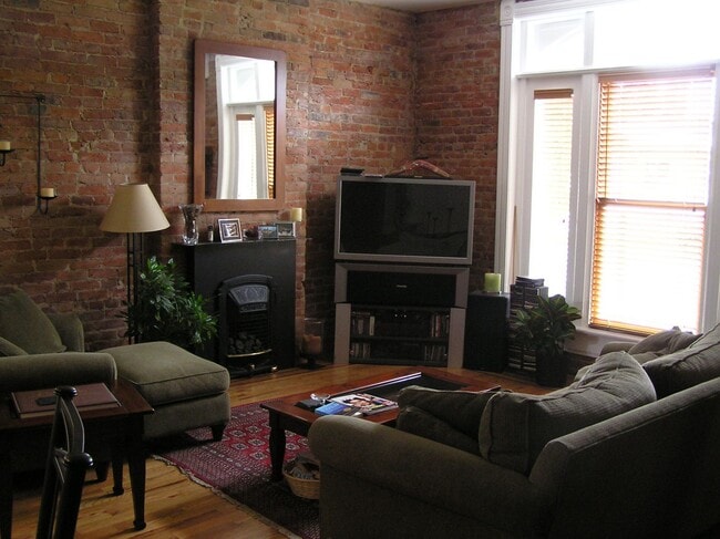 Great Room - 2445 N Clarkson St Unit 2
