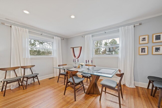 Photo - Available Early July! - Beautiful Furnished 3 Bed/2 Bath Home Close to Duke and Downtown Durham