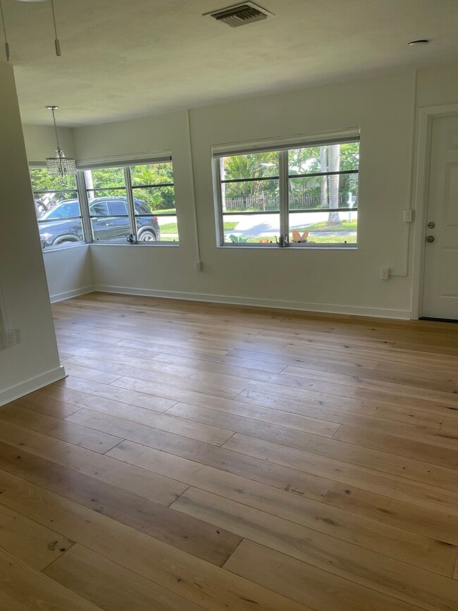 Photo - 1442 Olmeda Way