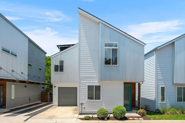 Building Photo - 705 N Bluff Dr Unit 6