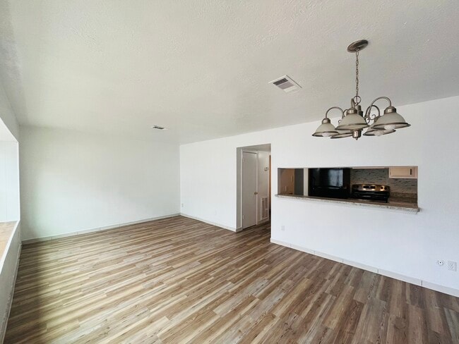 Building Photo - 6981 Chasewood Dr