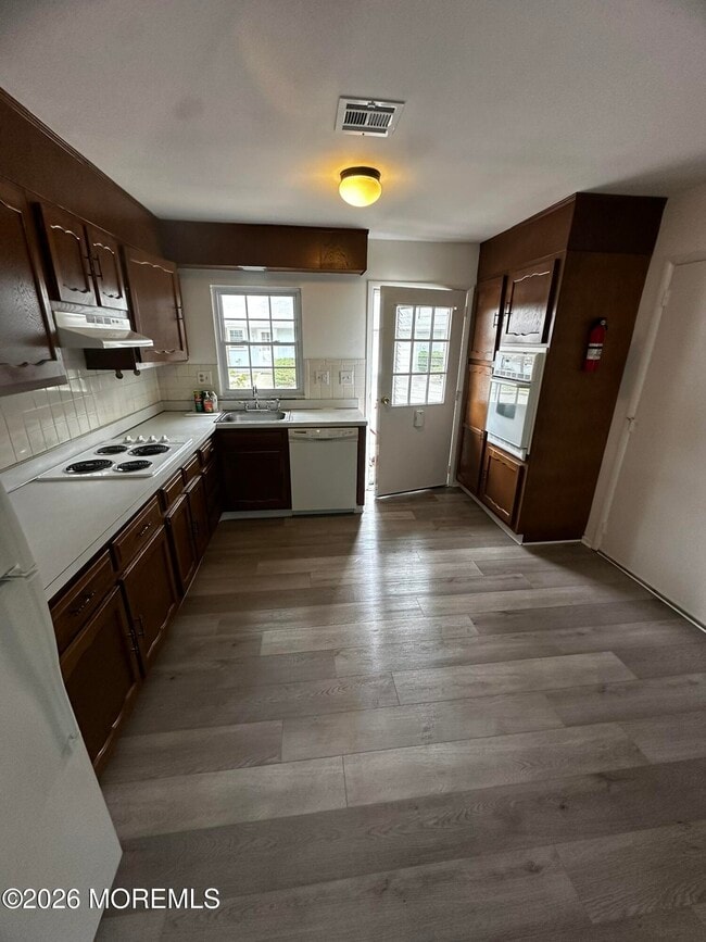 Photo - 1042 Aberdeen Dr