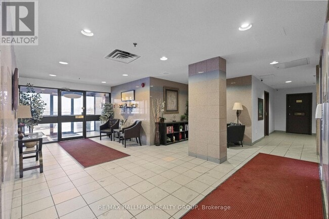 Photo - 2019 Bank St Unit 504