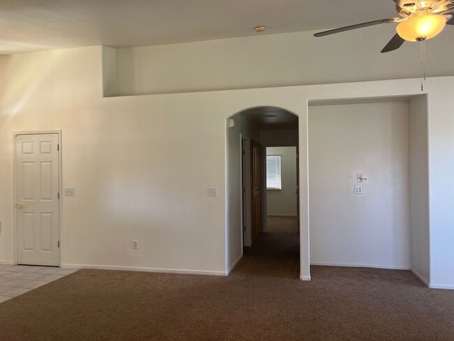 Photo - 950 Geneva Dr