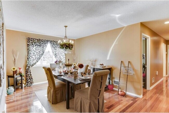 Dining Room - 801 Hughes Dr Unidad MartinRiccio