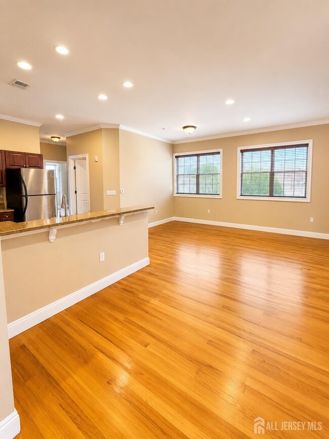 Photo - 547 Sayre Ave Unit 214