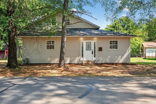 Building Photo - 606 N Miller St Rental