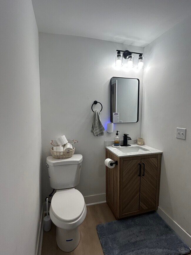 Photo - 904 E Main St