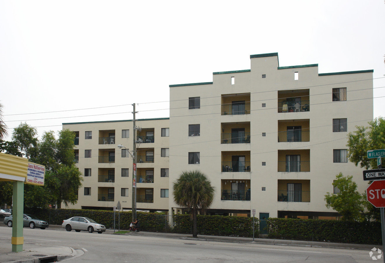 Photo - 2046 W Flagler St Apartments