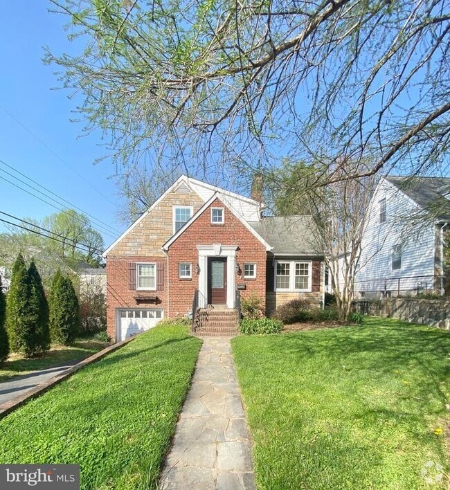 Building Photo - 1612 N Buchanan St Rental