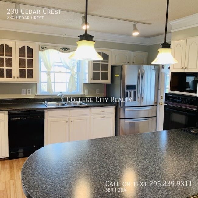 Photo - 230 Cedar Crest