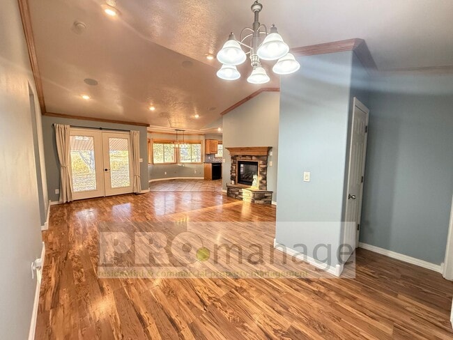 Photo - Spacious 4 Bedroom, 2 Bath – Country Livin...