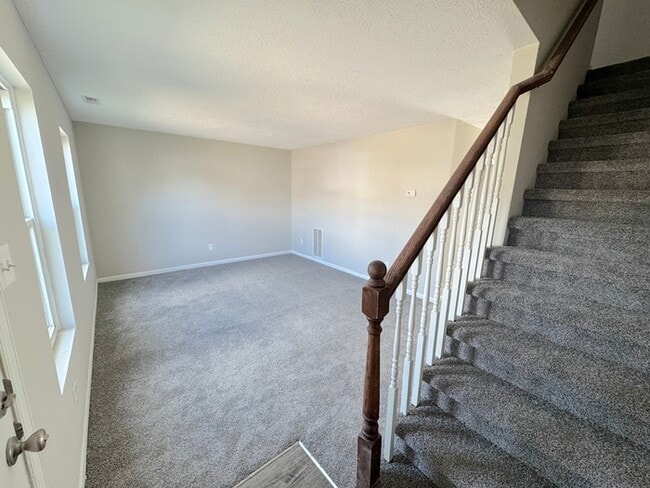 Photo - STUNNING 3 BEDROOM END UNIT TOWNHOUSE just off gate of Little Creek!!